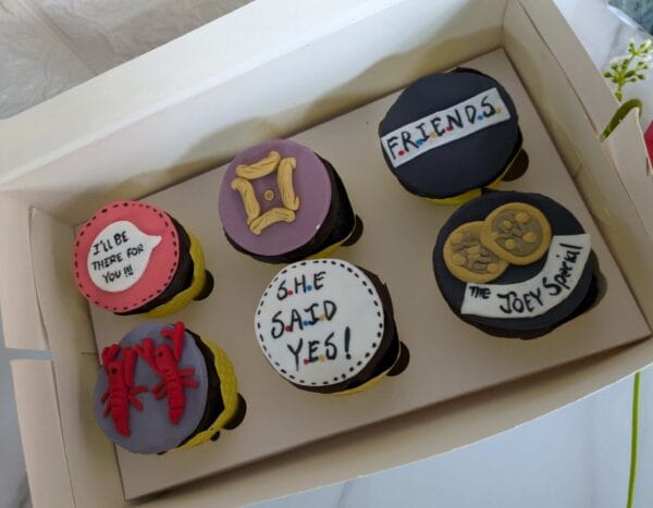 FRIENDS Theme Chocolate Cupcakes 6pcs(Any design)