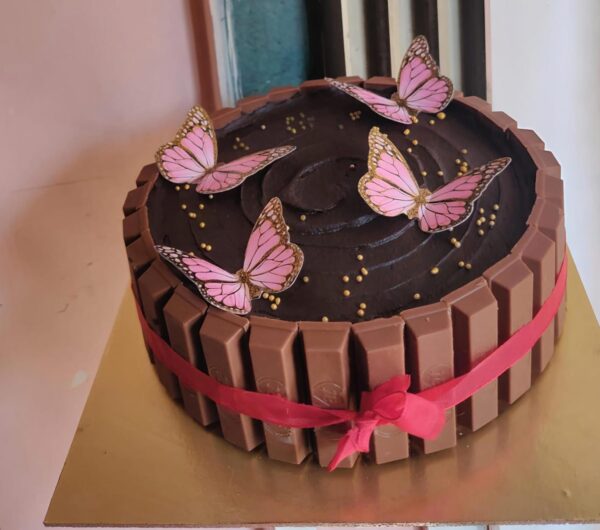 Chocolate Heaven: KitKat Dutch Truffle Cake