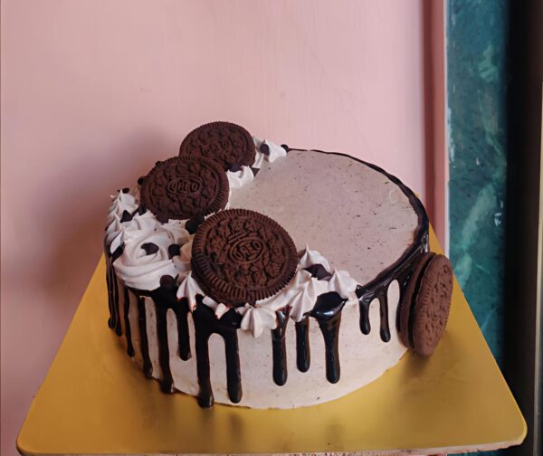 Classic Oreo: A Cake Full of Flavor